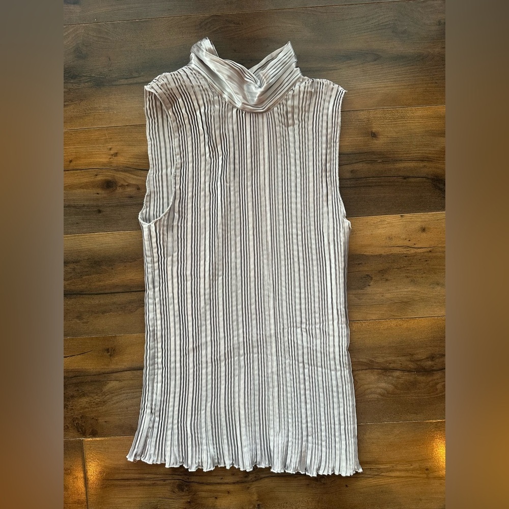 NICOLA Silver Pleated Mock Neck Sleeveless Top S Y2K Satin Party Holiday